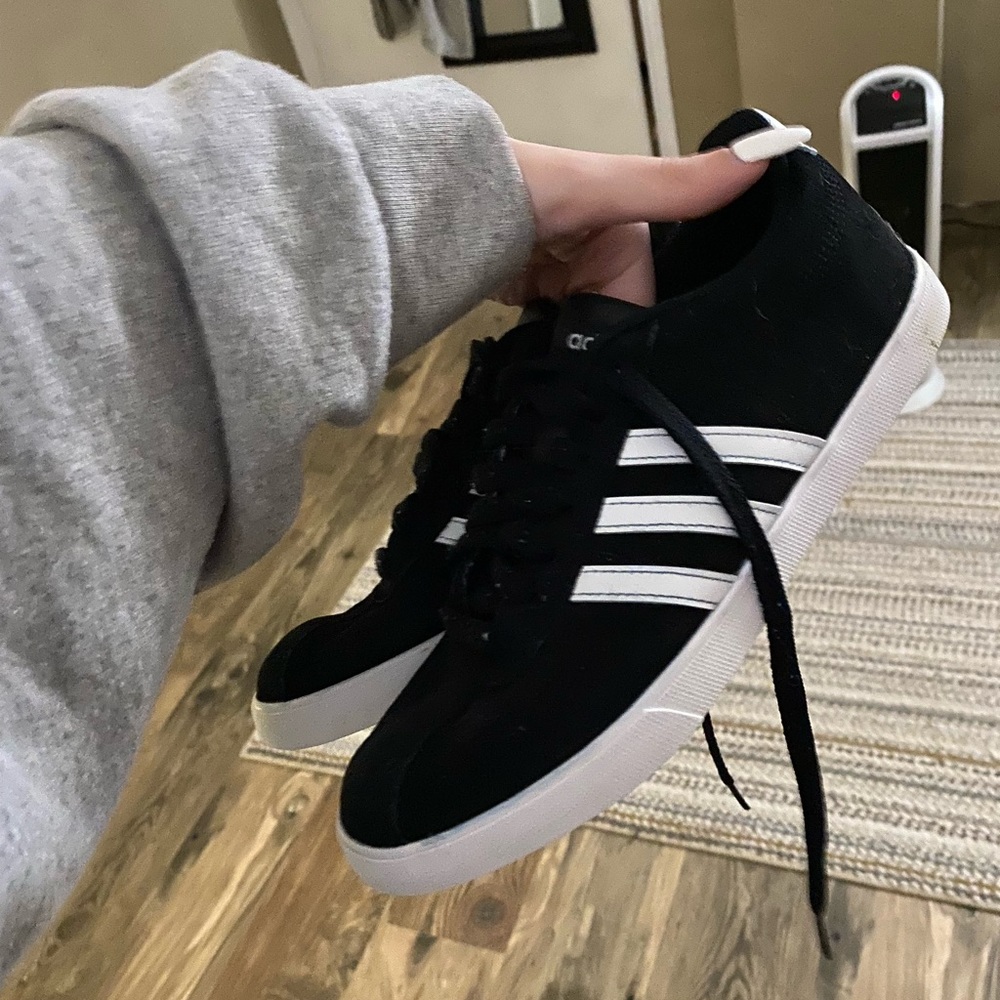 Adidas sneakers 👟
